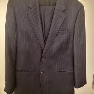 Ralph Lauren navy blue pinstriped men’s suit, size 42 regular